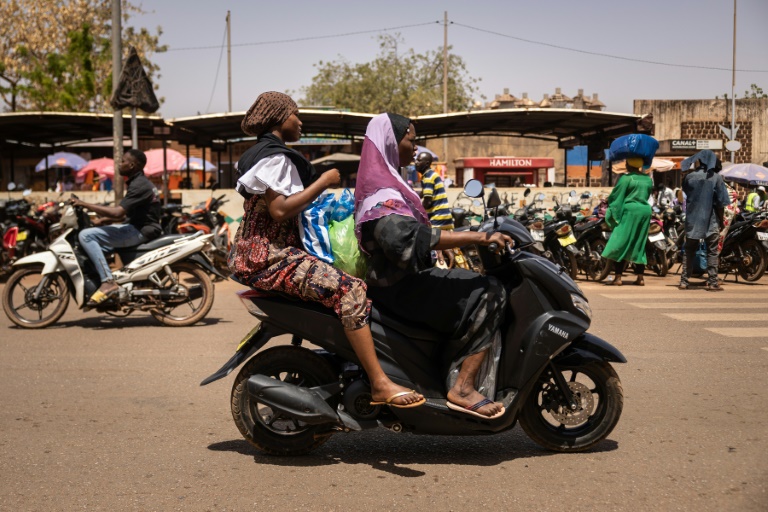 Burkina Faso : Le port du casque à moto, un symbole de responsabilité et de sécurité routière