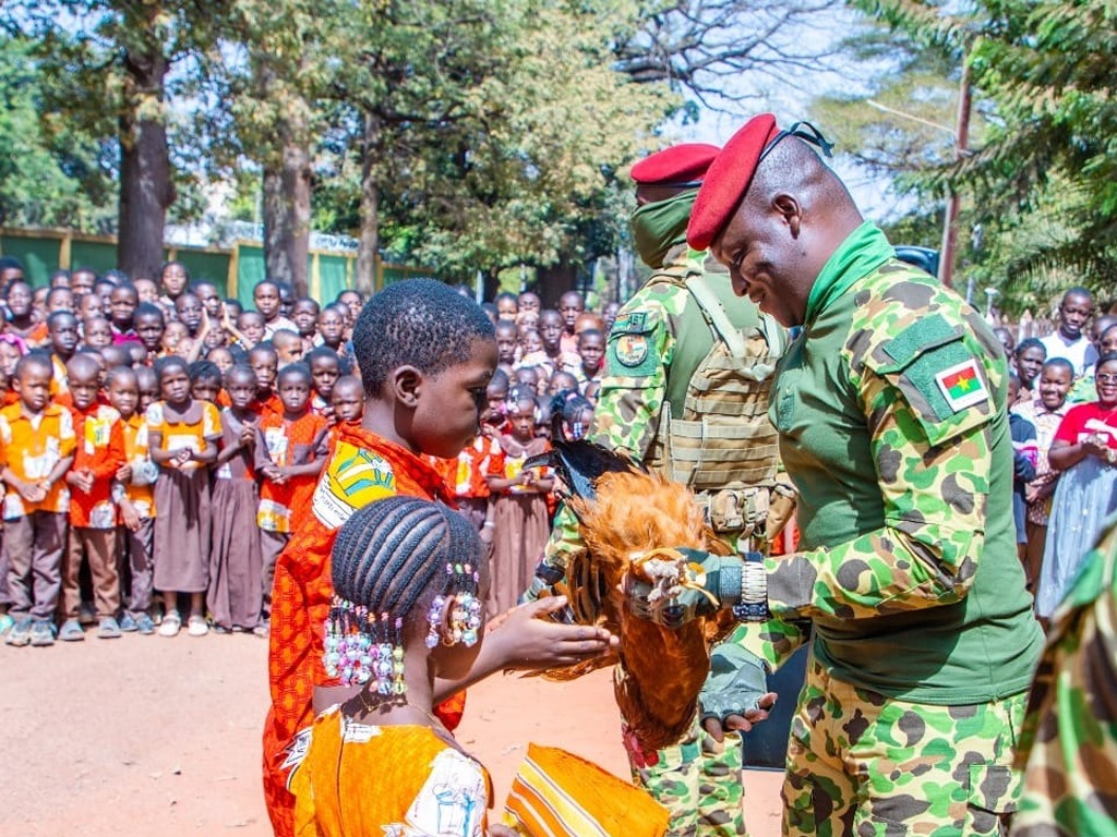 Burkina Faso : Le Capitaine Ibrahim Traoré, un Président fidèle à ses engagements envers l’éducation